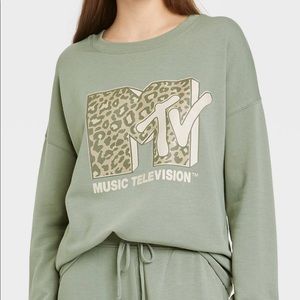 MTV soft crew neck medium sweat shirt -NWT